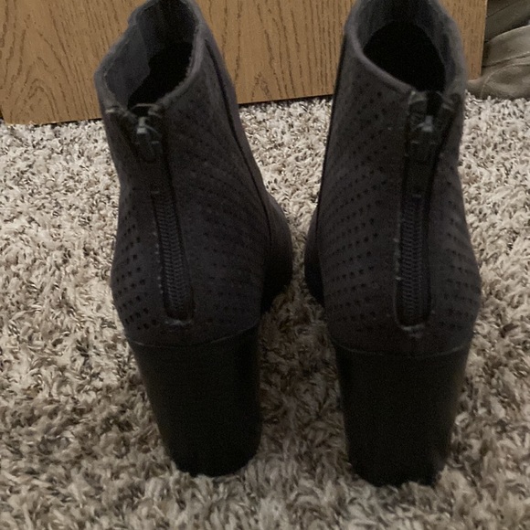 American Eagle heeled boots. - Picture 4 of 5